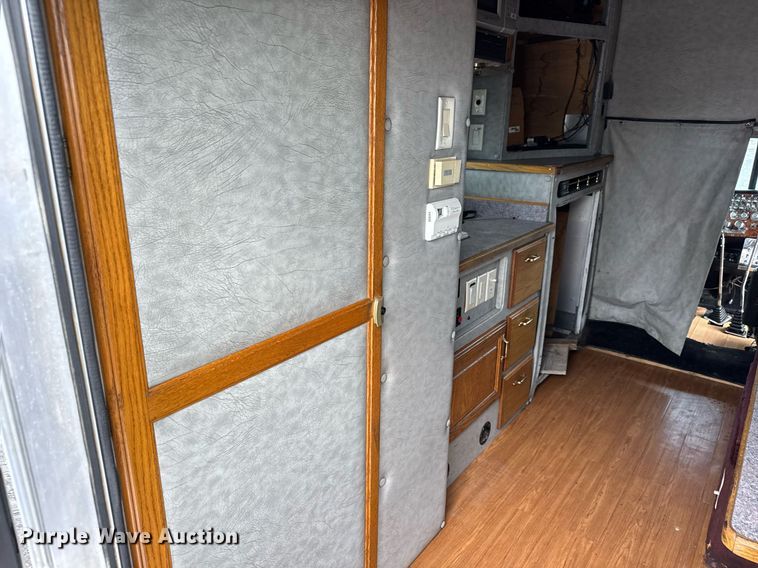 image for item EQ1471 1996 Peterbilt 379 semi truck