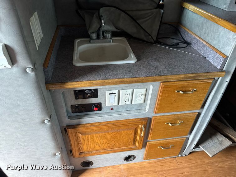 image for item EQ1471 1996 Peterbilt 379 semi truck