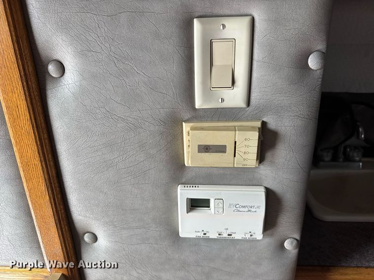 image for item EQ1471 1996 Peterbilt 379 semi truck