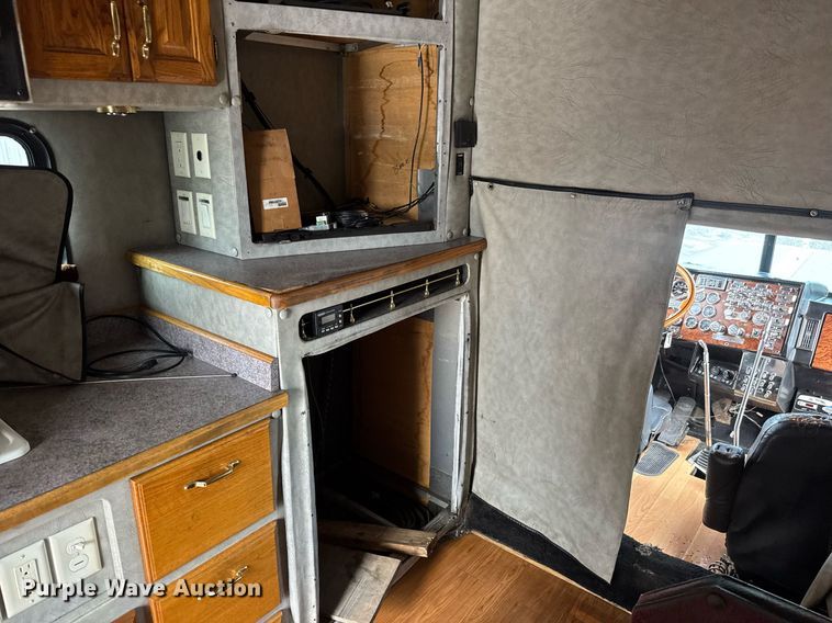 image for item EQ1471 1996 Peterbilt 379 semi truck