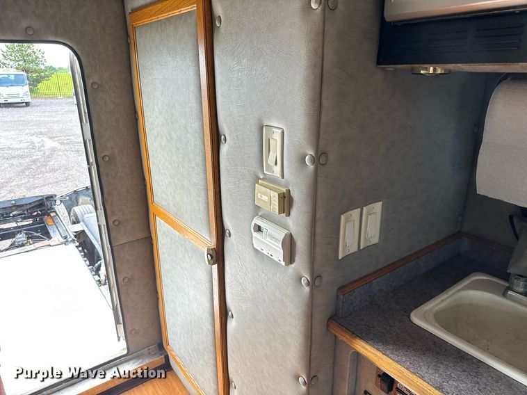 image for item EQ1471 1996 Peterbilt 379 semi truck