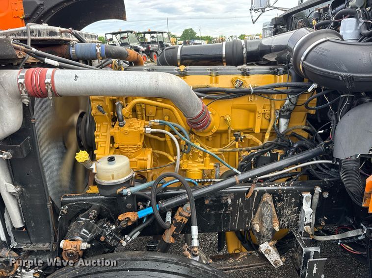 image for item EQ1471 1996 Peterbilt 379 semi truck