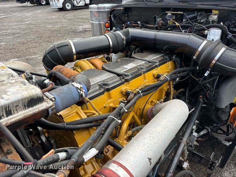 image for item EQ1471 1996 Peterbilt 379 semi truck