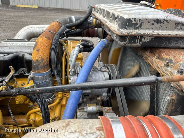 image for item EQ1471 1996 Peterbilt 379 semi truck