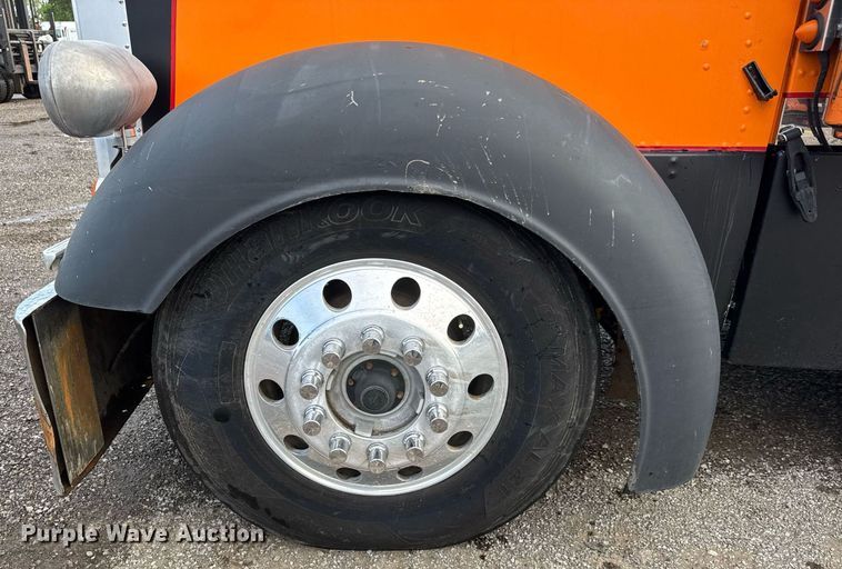 image for item EQ1471 1996 Peterbilt 379 semi truck