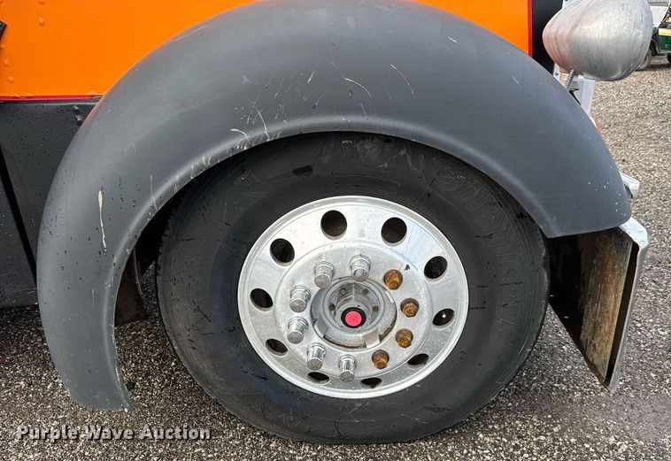 image for item EQ1471 1996 Peterbilt 379 semi truck