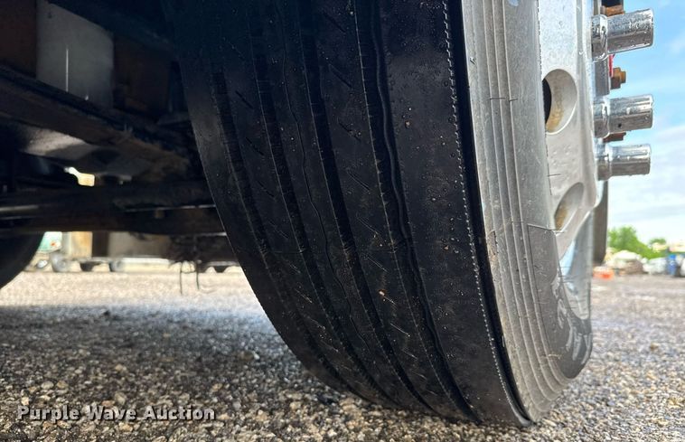 image for item EQ1471 1996 Peterbilt 379 semi truck