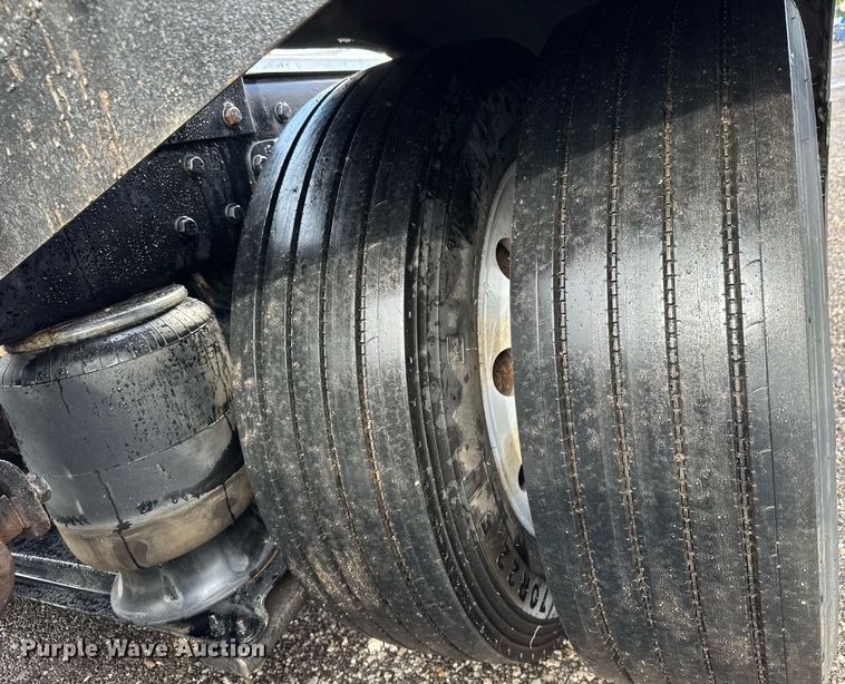 image for item EQ1471 1996 Peterbilt 379 semi truck