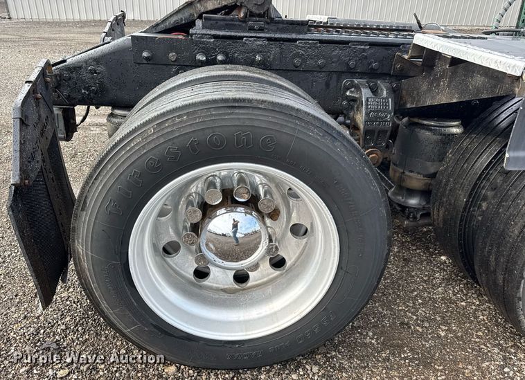 image for item EQ1471 1996 Peterbilt 379 semi truck