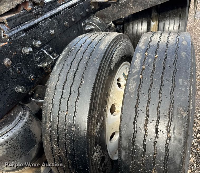 image for item EQ1471 1996 Peterbilt 379 semi truck