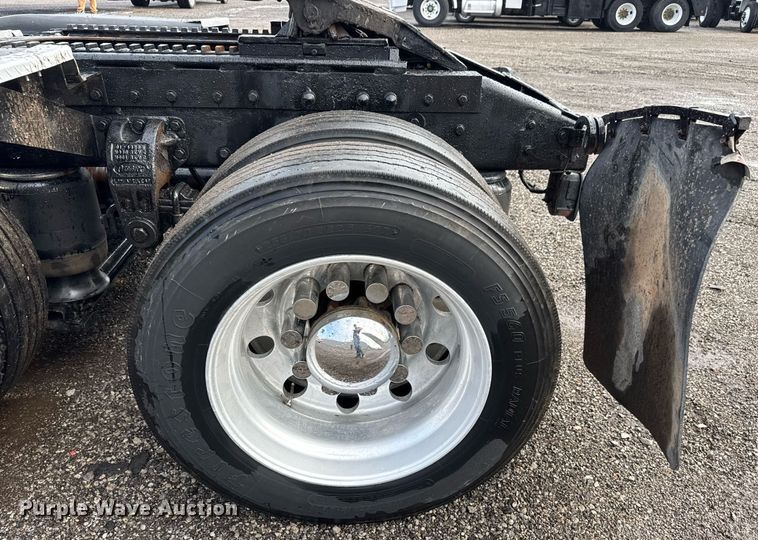 image for item EQ1471 1996 Peterbilt 379 semi truck