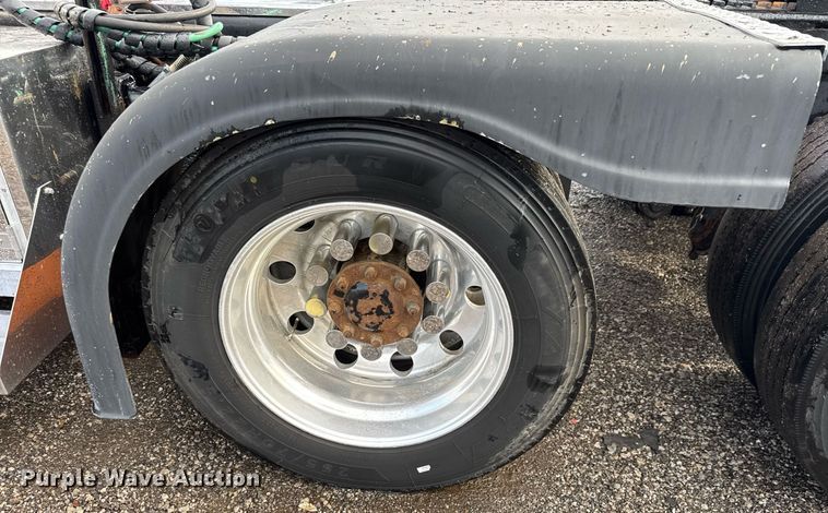 image for item EQ1471 1996 Peterbilt 379 semi truck