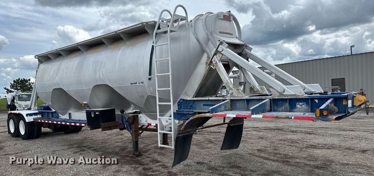 image for item EQ1480 2001 Heil pneumatic dry bulk trailer