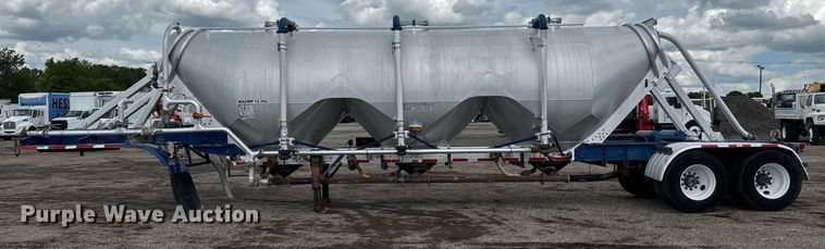 image for item EQ1480 2001 Heil pneumatic dry bulk trailer