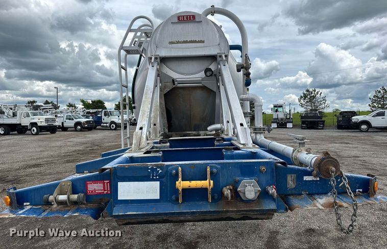 image for item EQ1480 2001 Heil pneumatic dry bulk trailer