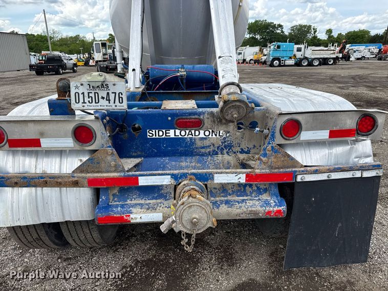 image for item EQ1480 2001 Heil pneumatic dry bulk trailer