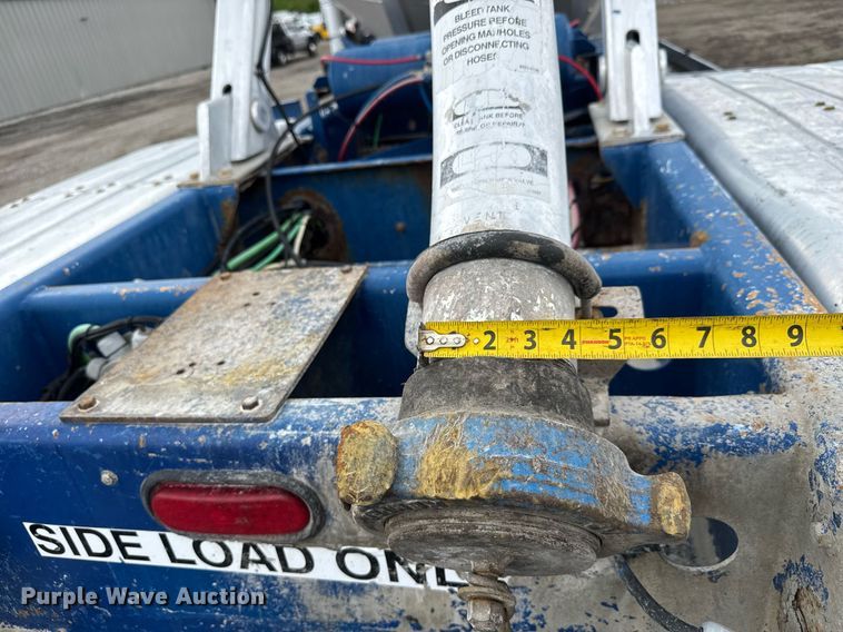 image for item EQ1480 2001 Heil pneumatic dry bulk trailer