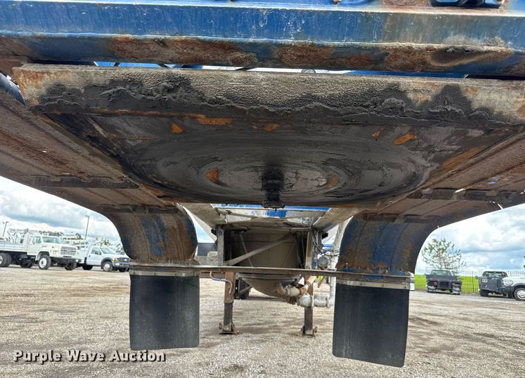 image for item EQ1480 2001 Heil pneumatic dry bulk trailer