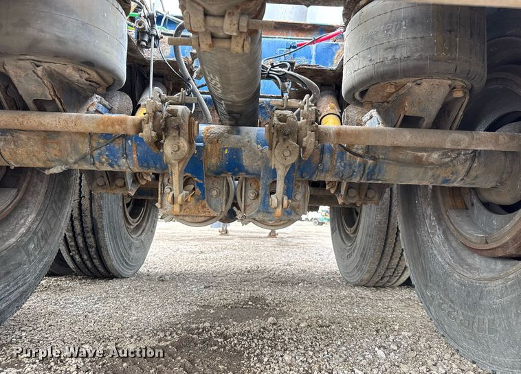 image for item EQ1480 2001 Heil pneumatic dry bulk trailer