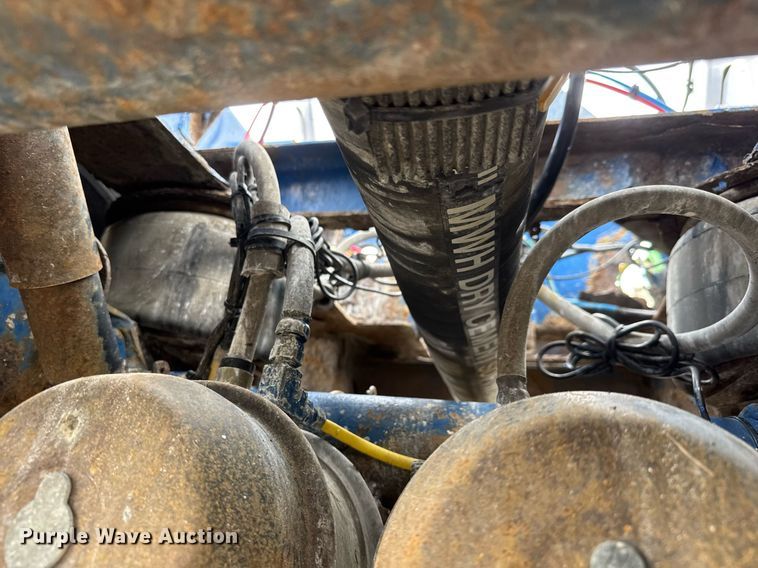 image for item EQ1480 2001 Heil pneumatic dry bulk trailer