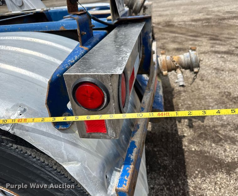 image for item EQ1480 2001 Heil pneumatic dry bulk trailer