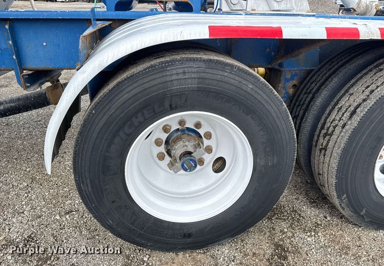 image for item EQ1480 2001 Heil pneumatic dry bulk trailer