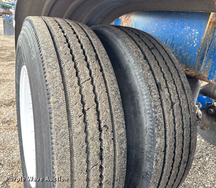 image for item EQ1480 2001 Heil pneumatic dry bulk trailer