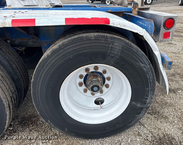 image for item EQ1480 2001 Heil pneumatic dry bulk trailer