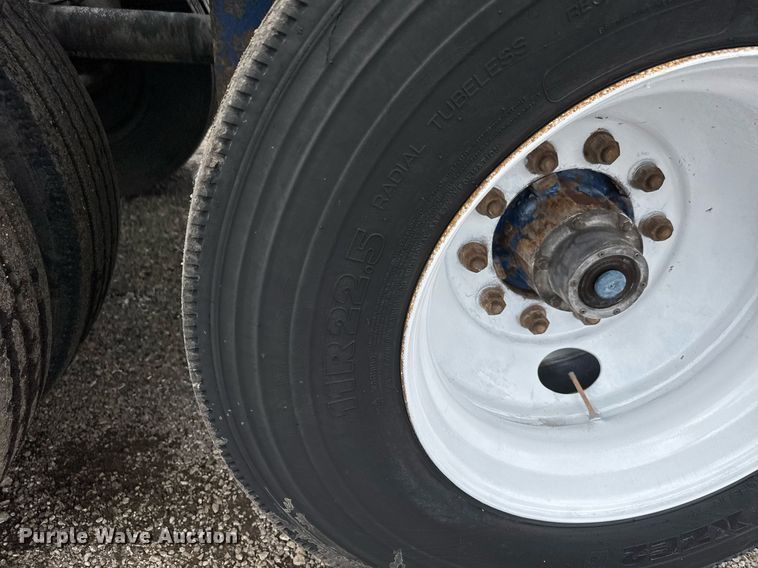 image for item EQ1480 2001 Heil pneumatic dry bulk trailer