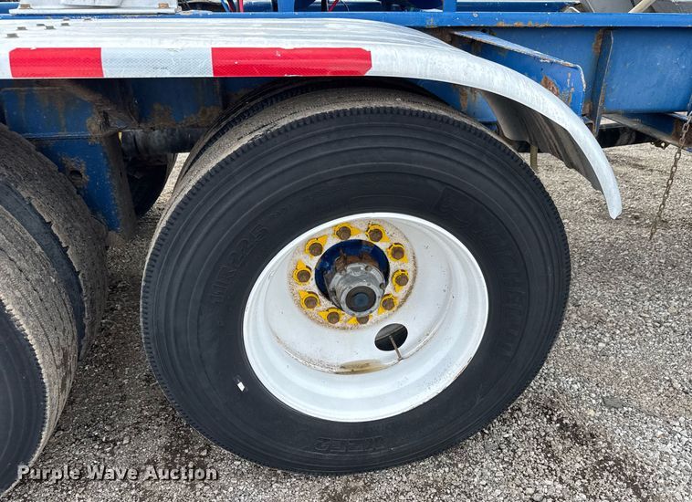 image for item EQ1480 2001 Heil pneumatic dry bulk trailer