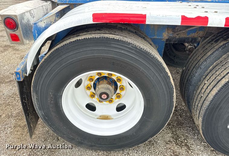 image for item EQ1480 2001 Heil pneumatic dry bulk trailer