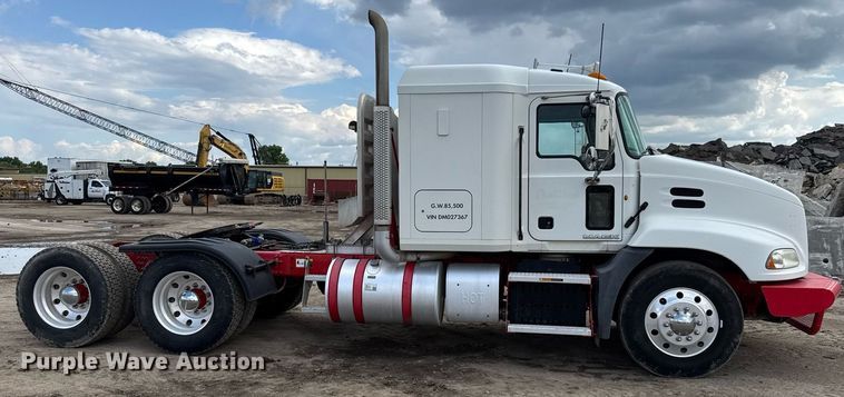 image for item EQ1499 2013 Mack CXU613 semi truck