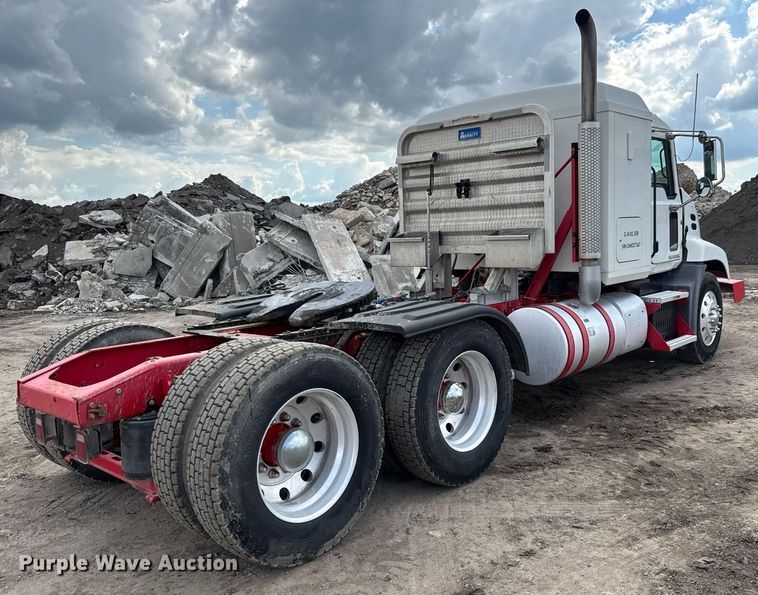 image for item EQ1499 2013 Mack CXU613 semi truck