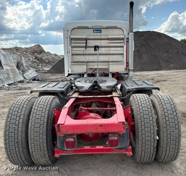 image for item EQ1499 2013 Mack CXU613 semi truck