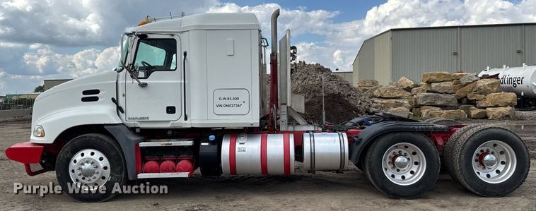 image for item EQ1499 2013 Mack CXU613 semi truck
