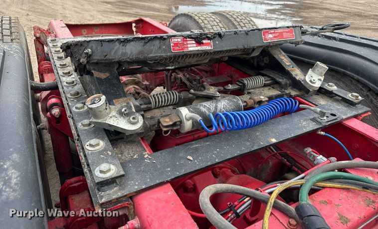 image for item EQ1499 2013 Mack CXU613 semi truck