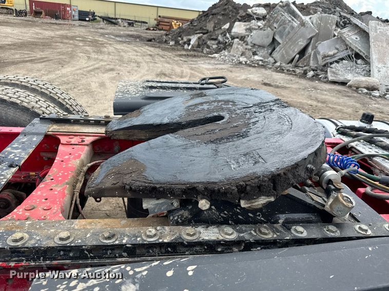 image for item EQ1499 2013 Mack CXU613 semi truck