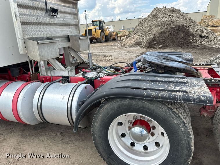 image for item EQ1499 2013 Mack CXU613 semi truck