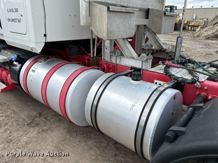 image for item EQ1499 2013 Mack CXU613 semi truck