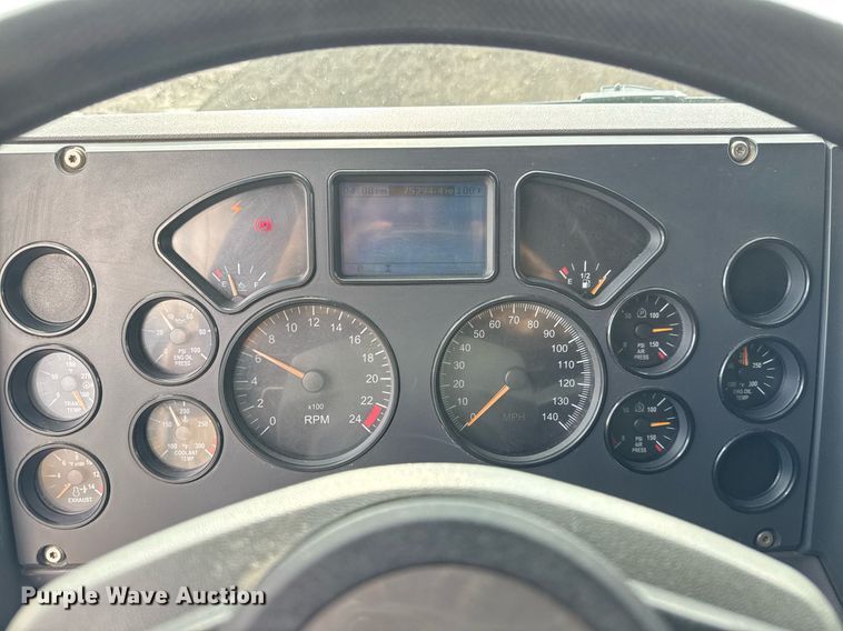 image for item EQ1499 2013 Mack CXU613 semi truck