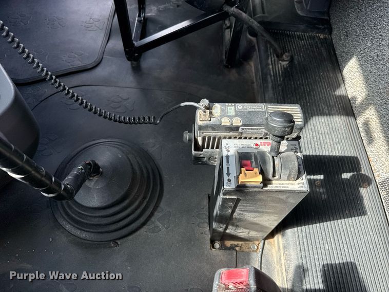 image for item EQ1499 2013 Mack CXU613 semi truck