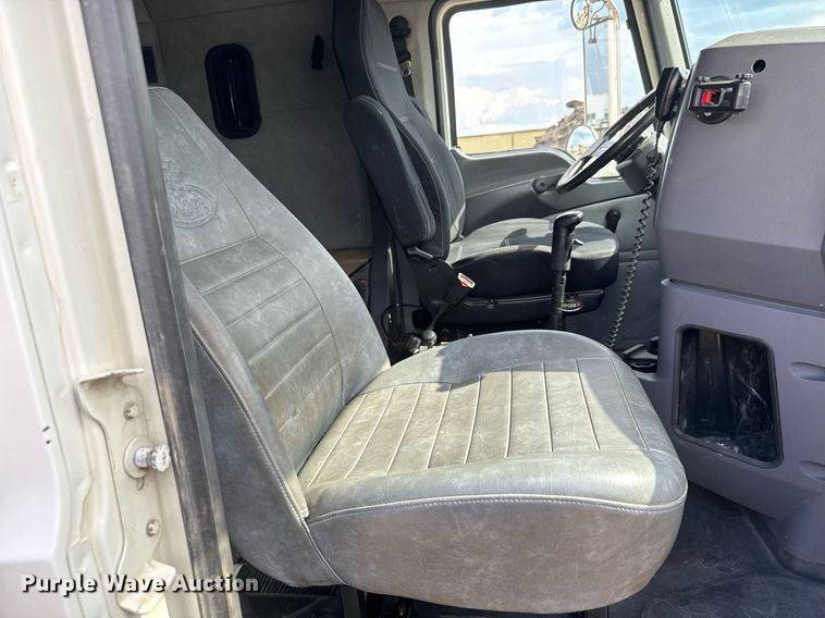 image for item EQ1499 2013 Mack CXU613 semi truck