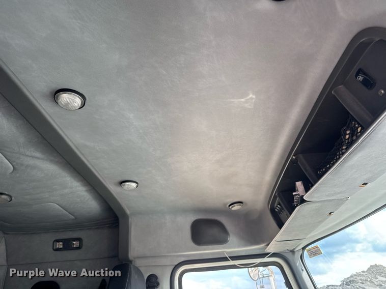 image for item EQ1499 2013 Mack CXU613 semi truck