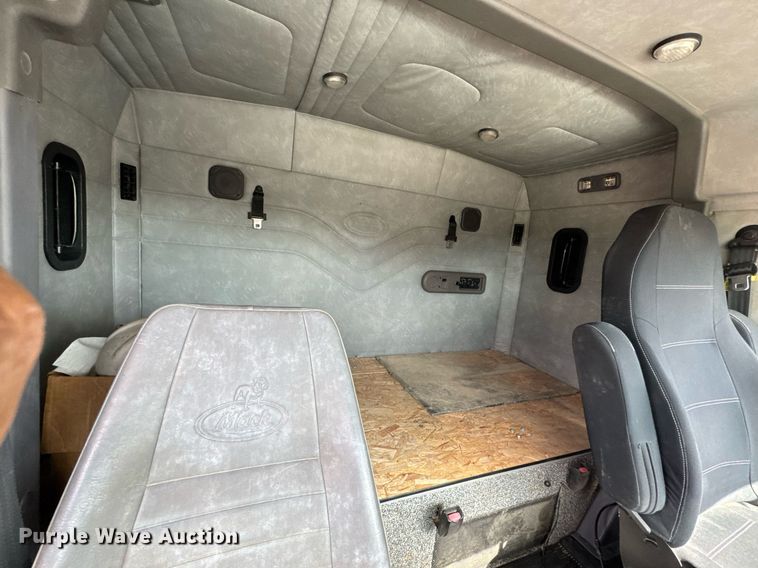 image for item EQ1499 2013 Mack CXU613 semi truck