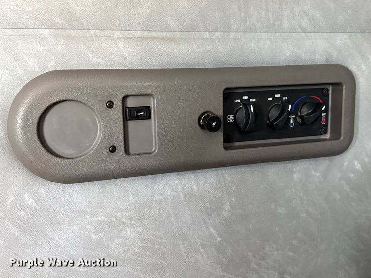 image for item EQ1499 2013 Mack CXU613 semi truck