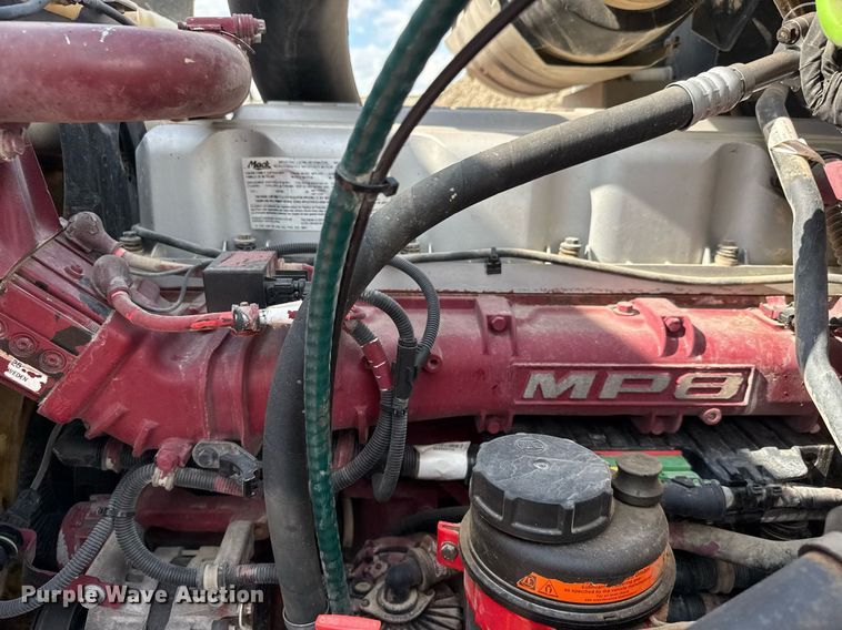 image for item EQ1499 2013 Mack CXU613 semi truck