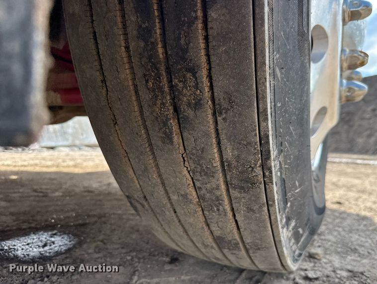 image for item EQ1499 2013 Mack CXU613 semi truck