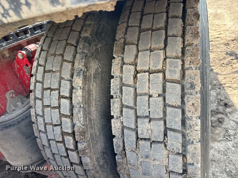 image for item EQ1499 2013 Mack CXU613 semi truck