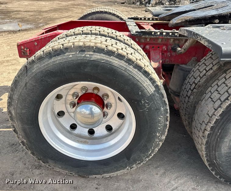 image for item EQ1499 2013 Mack CXU613 semi truck