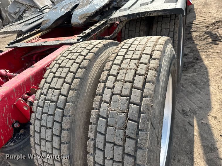 image for item EQ1499 2013 Mack CXU613 semi truck